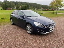 Blå Begagnad 2012 Volvo V60 Summum Kombi | 45 000 kr (Marknadspris)
