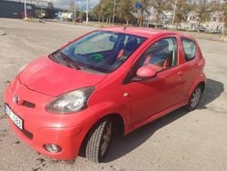 Röd Begagnad 2010 Toyota Aygo Halvkombi | 17 000 kr (Bra pris)