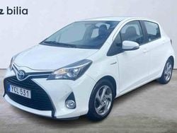 Vit Begagnad 2016 Toyota Yaris Hybrid Active Halvkombi | 155 900 kr (Lite dyr)