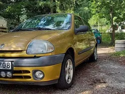 Gul Begagnad 2000 Renault Clio II Halvkombi | 10 000 kr (Dyr)