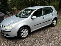 Silver Begagnad 2006 VW Golf V Trendline Halvkombi | 23 000 kr (Bra pris)
