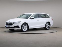 Vit Begagnad 2022 Skoda Octavia Ambition Kombi | 299 000 kr (Marknadspris)