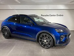 Blå (genetian blue metallic) Ny 2025 Porsche Macan SUV | 1 277 100 kr (Lite dyr)