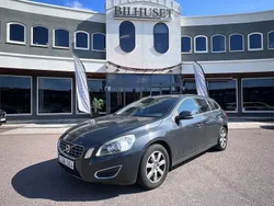 Grå Begagnad 2011 Volvo V60 Momentum Kombi | 124 900 kr (Marknadspris)