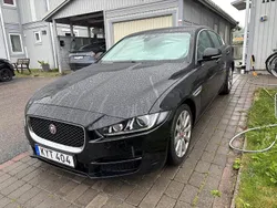Svart Begagnad 2016 Jaguar XE Sedan | 134 900 kr (Marknadspris)