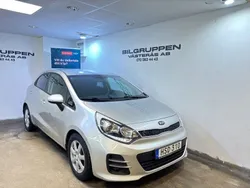 Grå Begagnad 2015 Kia Rio Halvkombi | 89 900 kr (Marknadspris)