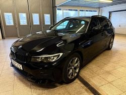 Svart Begagnad 2022 BMW 320 Sport Line Kombi | 249 900 kr (Superpris)