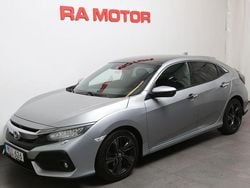 Silver (lunar silver (svart skinn)) Begagnad 2017 Honda Civic Prestige Halvkombi | 199 900 kr (Marknadspris)