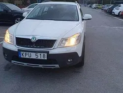 Vit Begagnad 2010 Skoda Octavia Scout Kombi | 40 000 kr (Marknadspris)