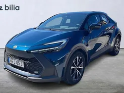 Vit Begagnad 2024 Toyota C-HR Style SUV | 439 900 kr (Marknadspris)