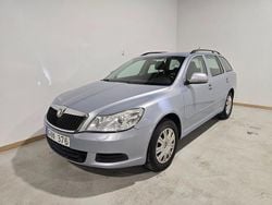 Ljusblå (blå) Begagnad 2009 Skoda Octavia Kombi | 39 500 kr (Marknadspris)
