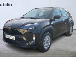 Svart Begagnad 2025 Toyota Yaris Cross Active SUV | 299 900 kr (Bra pris)