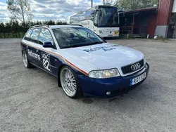 Blå Begagnad 2000 Audi A4 Kombi | 40 000 kr