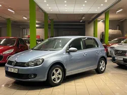 Ljusblå (blå) Begagnad 2010 VW Golf Halvkombi | 64 900 kr (Marknadspris)
