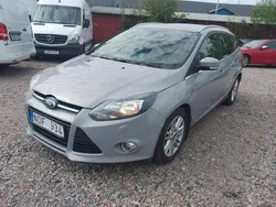 Grå Begagnad 2012 Ford Focus Titanium Kombi | 39 900 kr (Marknadspris)