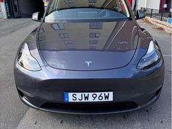Grå Begagnad 2022 Tesla Model Y Long Range AWD SUV | 339 000 kr (Marknadspris)