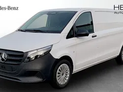 Vit (white) Ny 2024 Mercedes Vito Minibuss | 511 250 kr (Marknadspris)