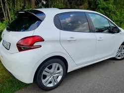 Begagnad 2018 Peugeot 208 Style Halvkombi | 89 900 kr (Marknadspris)