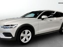Vit (beige) Begagnad 2022 Volvo V60 CC Momentum Kombi | 339 900 kr (Superpris)