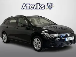 Svart Begagnad 2022 VW Golf VIII Life Kombi | 254 900 kr (Marknadspris)