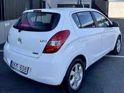 Vit Begagnad 2011 Hyundai i20 Halvkombi | 35 000 kr (Marknadspris)