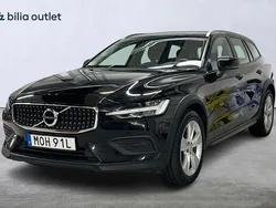 Svart Begagnad 2021 Volvo V60 CC Kombi | 269 900 kr (Marknadspris)