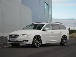 Vit Begagnad 2015 Volvo V70 Momentum Kombi | 228 000 kr