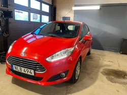 Röd Begagnad 2014 Ford Fiesta Titanium Halvkombi | 87 900 kr (Lite dyr)