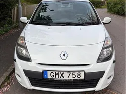 Vit Begagnad 2010 Renault Clio R.S. Halvkombi | 37 000 kr (Marknadspris)
