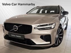 Grå Begagnad 2024 Volvo V60 Plus Kombi | 474 900 kr (Marknadspris)