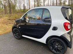 Svart vit Begagnad 2015 Smart ForTwo Coupé Sportkupé | 66 900 kr (Marknadspris)