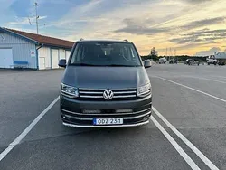 Grå Begagnad 2018 VW Multivan Highline Minibuss | 398 000 kr (Marknadspris)