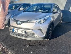 Mörkgrå Begagnad 2019 Toyota C-HR Edition SUV | 189 800 kr (Marknadspris)