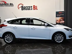 Vit Begagnad 2016 Ford Focus Halvkombi | 125 900 kr (Marknadspris)