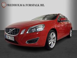 Röd Begagnad 2011 Volvo V60 Momentum Kombi | 99 900 kr (Marknadspris)