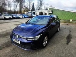 Mörkblå Begagnad 2021 VW Golf VIII Kombi | 229 900 kr (Marknadspris)