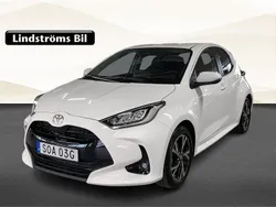 Vit Begagnad 2024 Toyota Yaris Hybrid Active Halvkombi | 274 900 kr (Lite dyr)