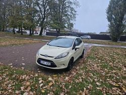 Grön Begagnad 2009 Ford Fiesta Trend Halvkombi | 37 000 kr (Marknadspris)