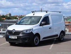 Vit svart Begagnad 2022 Renault Kangoo Minibuss | 114 900 kr (Marknadspris)
