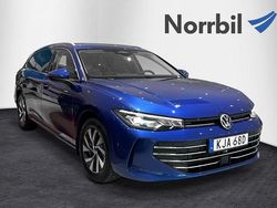 Blå Begagnad 2024 VW Passat Kombi | 349 900 kr (Dyr)