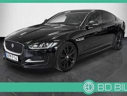 Svart (svartmetallic) Begagnad 2018 Jaguar XE R-Sport Sedan | 199 900 kr (Marknadspris)