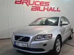 Ljusgrå Begagnad 2008 Volvo S40 Kinetic Sedan | 62 900 kr (Marknadspris)