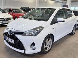Vit Begagnad 2016 Toyota Yaris Hybrid Active Halvkombi | 125 000 kr (Marknadspris)
