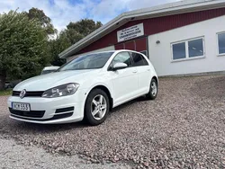Vit Begagnad 2016 VW Golf VII Halvkombi | 139 000 kr (Marknadspris)
