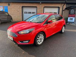Röd Begagnad 2016 Ford Focus Titanium Halvkombi | 79 900 kr (Marknadspris)