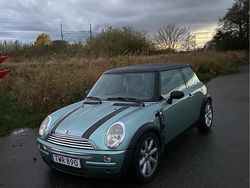 Grön Begagnad 2003 Mini Cooper Halvkombi | 28 500 kr (Marknadspris)