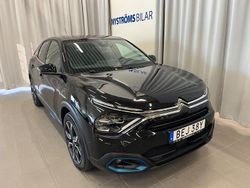 Svart (svart metallic) Begagnad 2023 Citroën e-C4 Shine Halvkombi | 219 900 kr (Marknadspris)