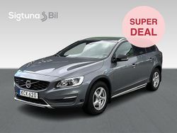 Grå Begagnad 2015 Volvo V60 CC Momentum Kombi | 179 900 kr (Marknadspris)