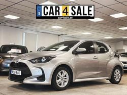 Silver Begagnad 2022 Toyota Yaris Hybrid Active Halvkombi | 174 900 kr (Marknadspris)