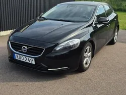 Svart Begagnad 2016 Volvo V40 Momentum Kombi | 125 000 kr (Bra pris)